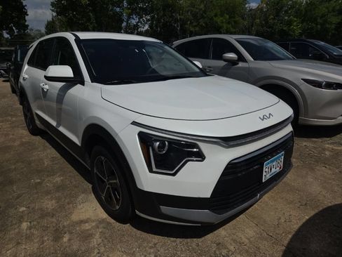 Used 2025 Kia Niro LX FWD image 6