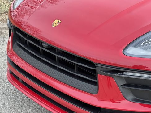 Certified 2022 Porsche Macan image 11