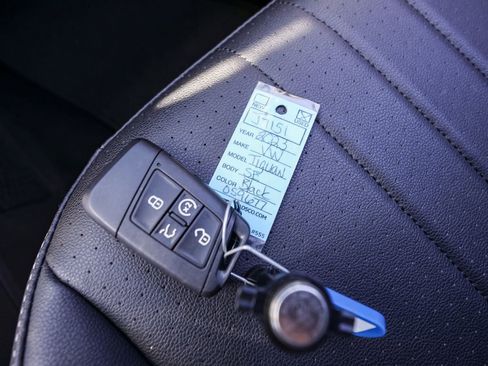 Certified 2023 Volkswagen Tiguan SE image 27