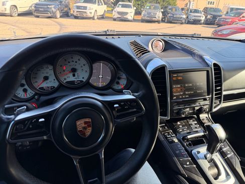 Used 2016 Porsche Cayenne GTS image 39