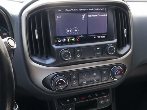 Used 2020 Chevrolet Colorado Z71 AWD/4WD image 12