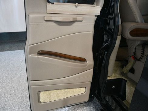 Used 2018 GMC Savana 2500 Extended w/ Enhanced Convenience Package RWD image 25