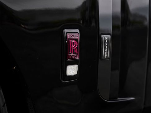 Used 2023 Rolls-Royce Phantom Sedan RWD image 12