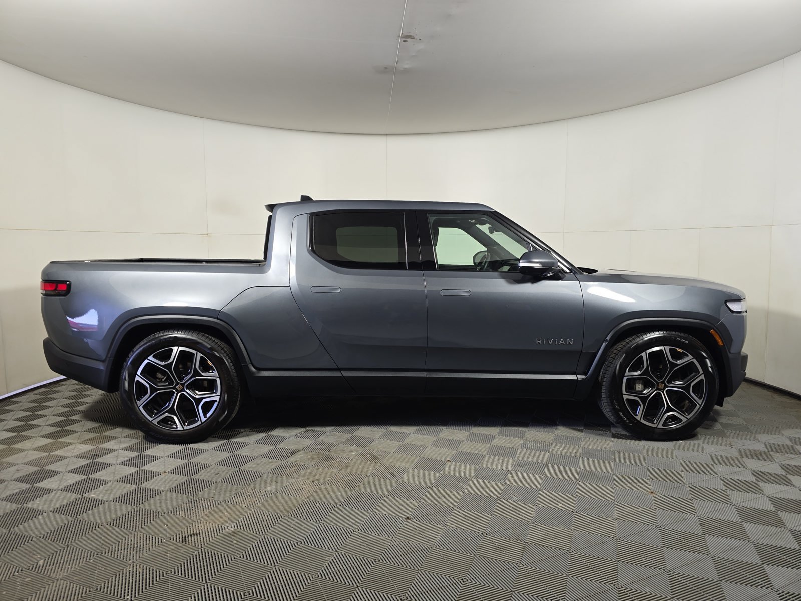Used 2024 Rivian R1T Adventure Dual AWD/4WD image 6