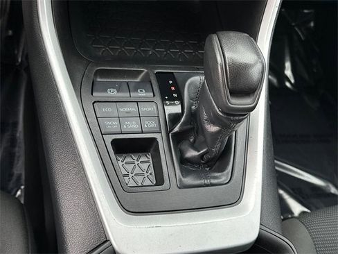 Certified 2022 Toyota RAV4 LE image 23