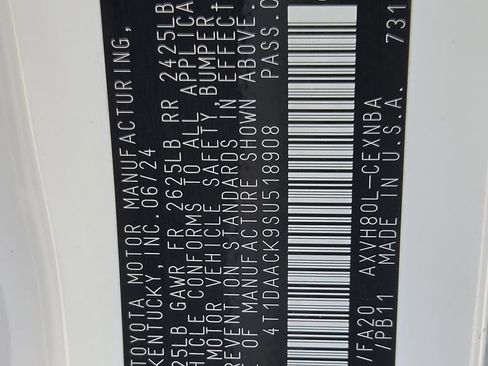 Used 2025 Toyota Camry LE FWD image 31