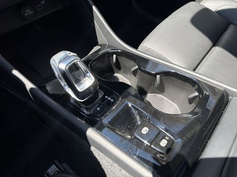 Certified 2025 Volvo XC40 B5 Plus image 26