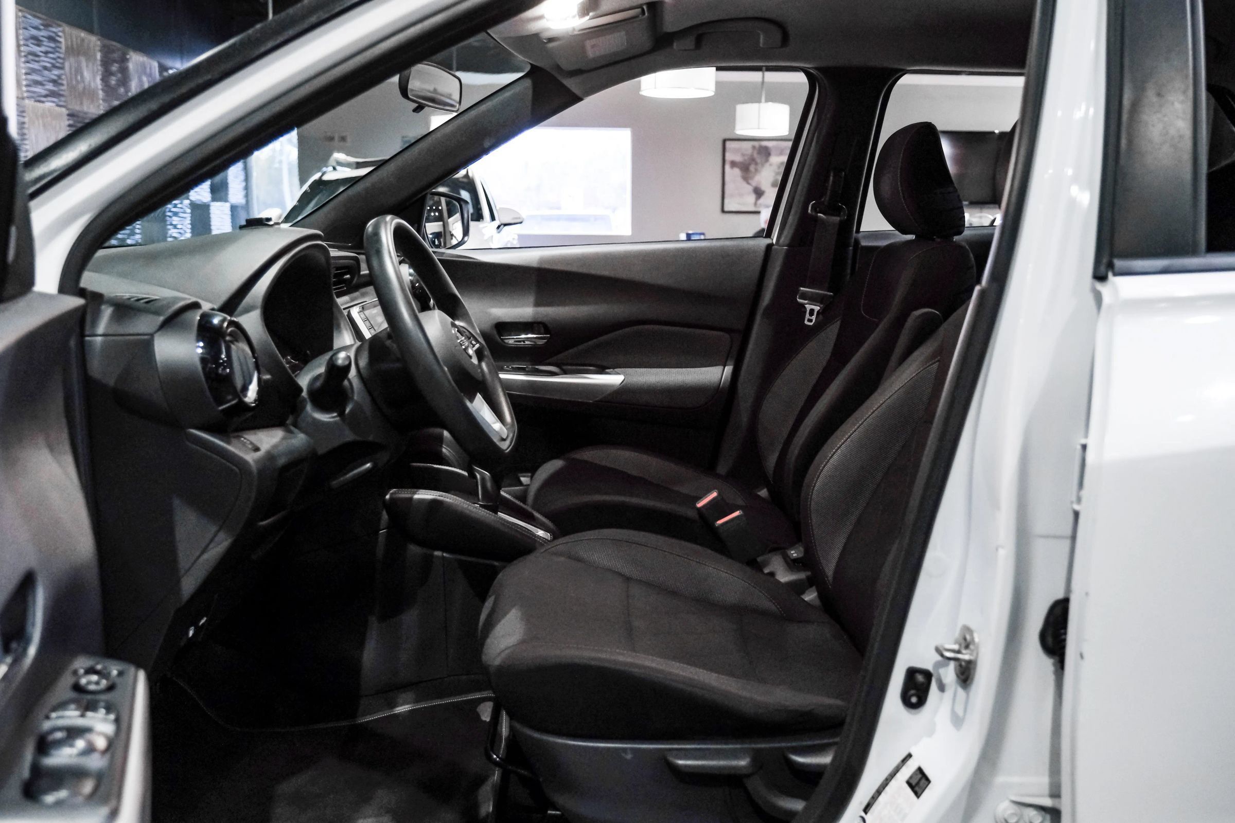 Used 2018 Nissan Kicks SV FWD image 4