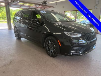 New 2025 Chrysler Pacifica Select w/ Fav Edition Package