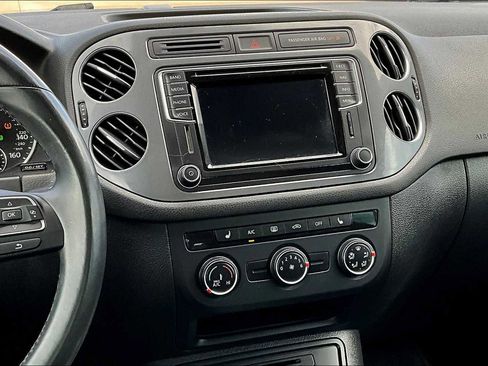 Used 2016 Volkswagen Tiguan SE image 6