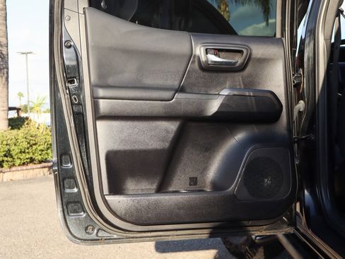 Used 2021 Toyota Tacoma TRD Off-Road image 37