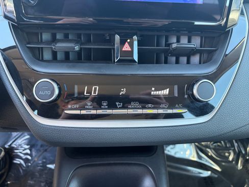 Used 2025 Toyota Corolla LE FWD image 22
