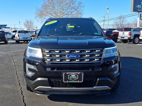Used 2017 Ford Explorer XLT w/ Equipment Group 202A image 3