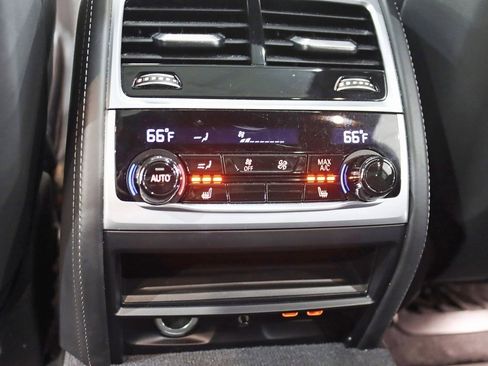 Used 2022 BMW 750i xDrive w/ Executive Package image 30