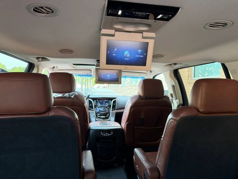 Used 2018 Cadillac Escalade ESV Luxury w/ LPO, Radiant Package AWD/4WD image 18