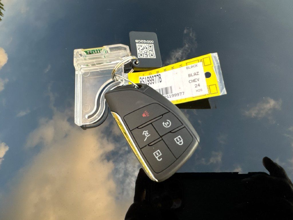 Used 2024 Chevrolet Blazer EV LT AWD/4WD image 35