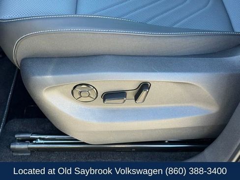 Used 2025 Volkswagen Tiguan SE image 34