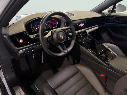Used 2024 Porsche Panamera image 28