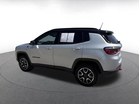 Used 2025 Jeep Compass Trailhawk AWD/4WD image 10