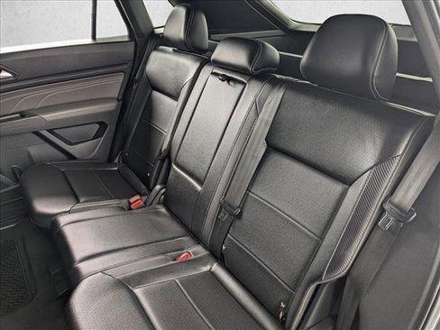 Used 2021 Volkswagen Atlas Cross Sport SE image 18