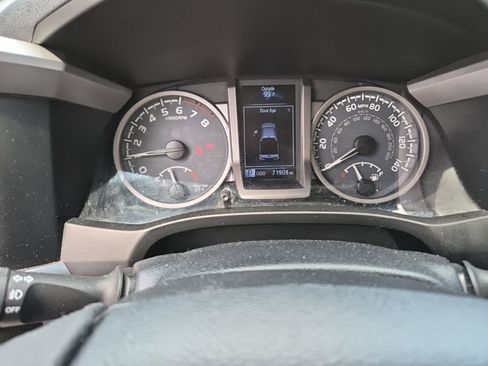 Used 2017 Toyota Tacoma SR5 w/ Tow Package image 5