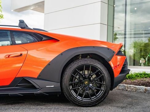 Used 2023 Lamborghini Huracan Sterrato image 13