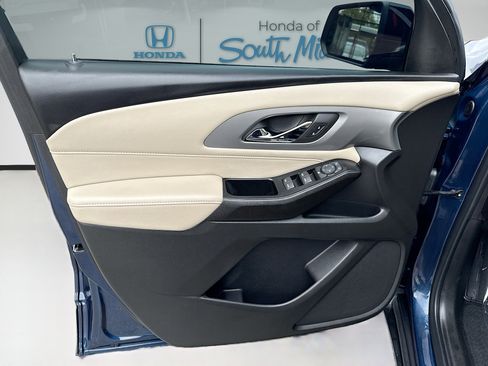 Used 2023 Chevrolet Traverse LS image 19