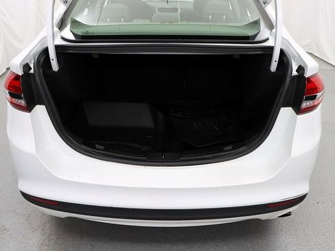 Used 2017 Ford Fusion SE image 26