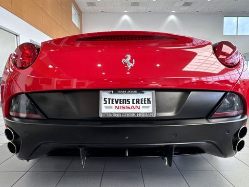 Used 2010 Ferrari California image 4