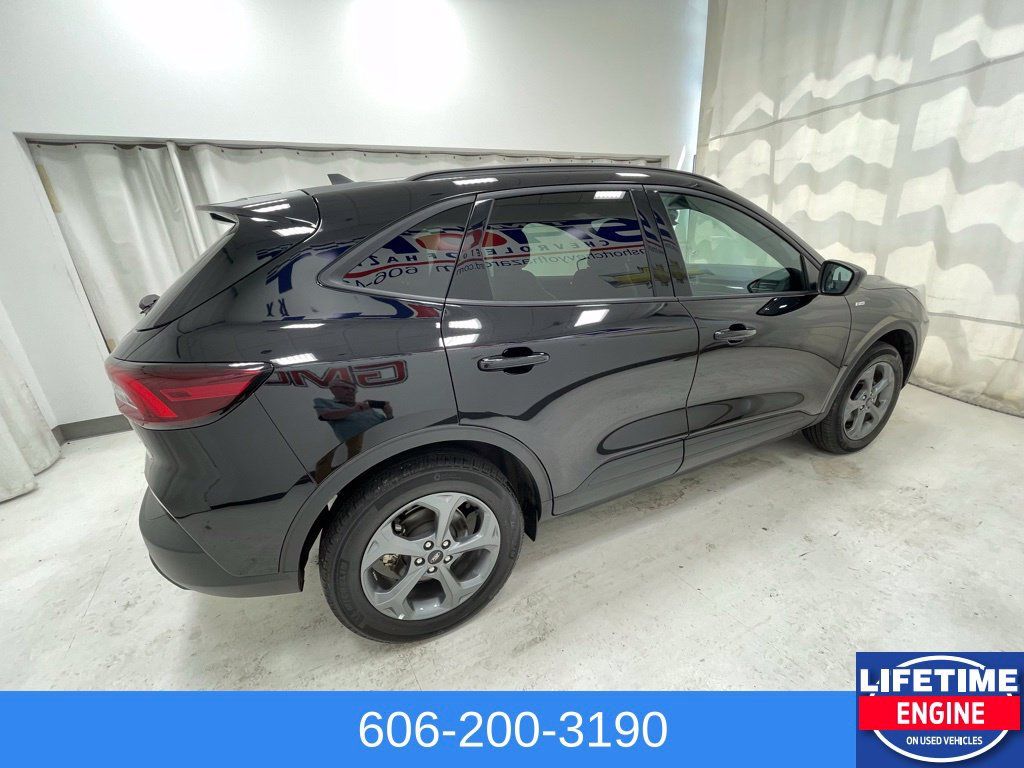 Used 2025 Ford Escape ST-Line AWD/4WD image 7