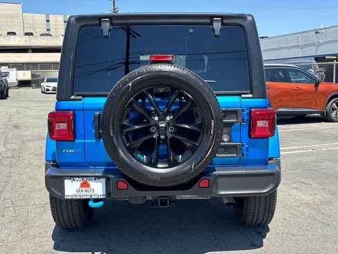 Used 2023 Jeep Wrangler Unlimited Sahara AWD/4WD image 7
