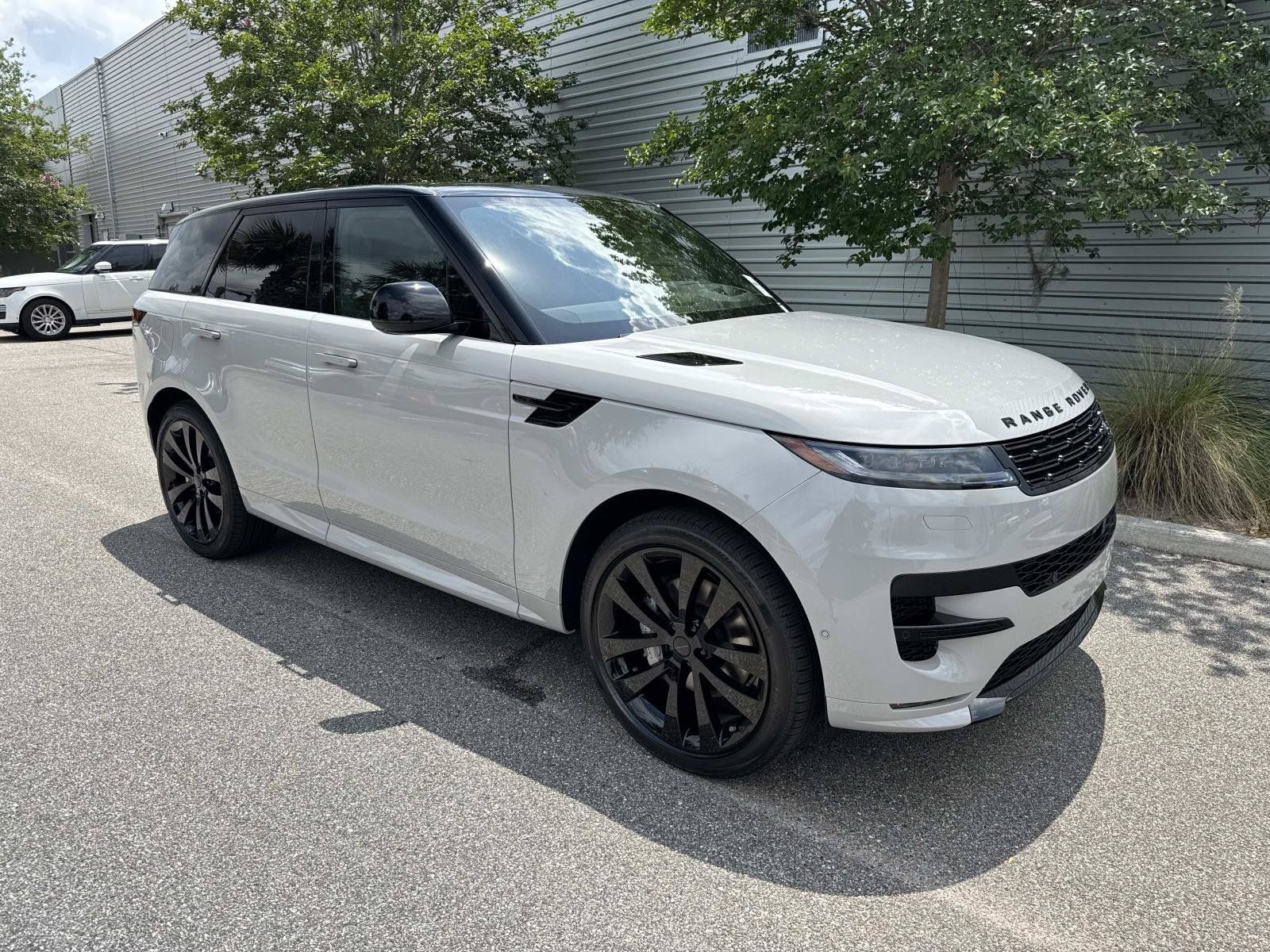 New 2026 Land Rover Range Rover Sport Dynamic SE AWD/4WD image 4