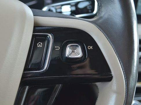 Used 2021 Lincoln Corsair AWD w/ Premium Package image 16