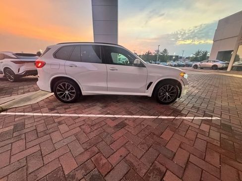 Used 2019 BMW X5 xDrive40i w/ M Sport Package AWD/4WD image 3