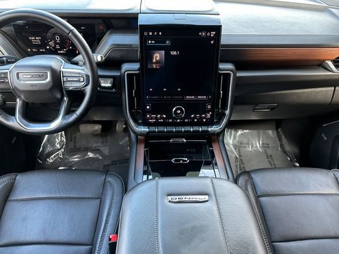 Used 2025 GMC Yukon Denali AWD/4WD image 12