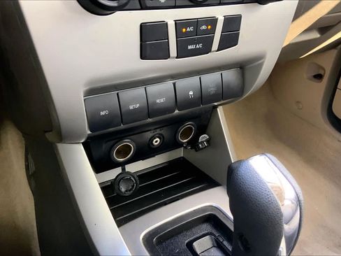 Used 2010 Ford Focus SE FWD image 33