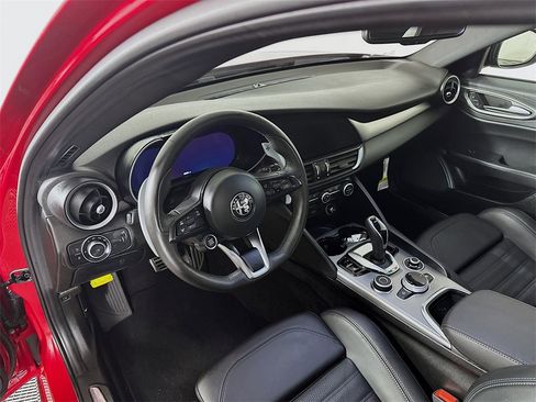Used 2024 Alfa Romeo Giulia Veloce image 31