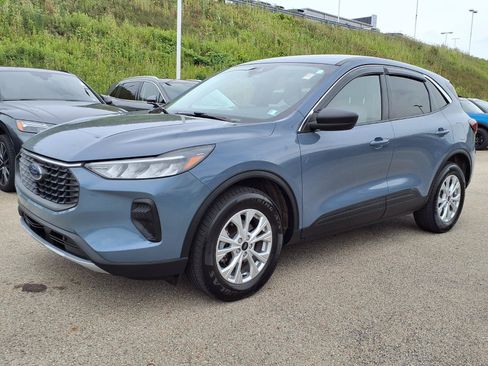 Used 2023 Ford Escape Active AWD/4WD image 3