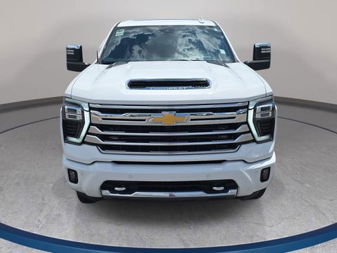 Used 2025 Chevrolet Silverado 2500 High Country w/ Technology Package AWD/4WD image 2
