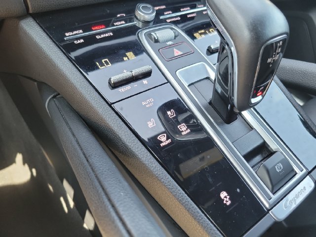 Used 2022 Porsche Cayenne Platinum Edition AWD/4WD image 24