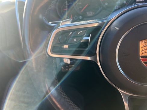 Used 2018 Porsche Cayenne Platinum Edition image 19