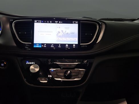 Used 2022 Chrysler Pacifica Touring-L w/ S Appearance Package FWD image 13