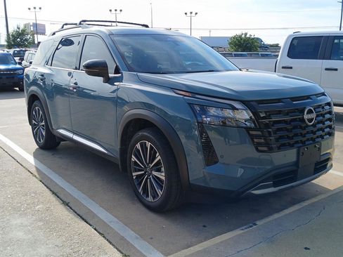 Used 2026 Nissan Pathfinder Platinum w/ Cargo Package FWD image 6