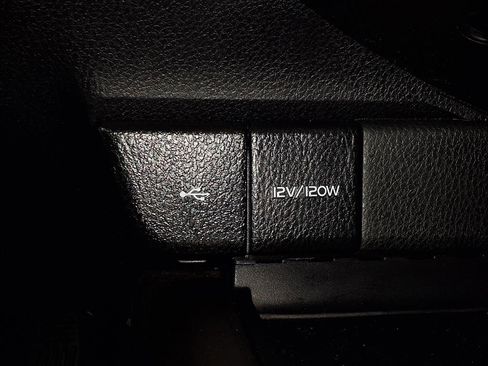 Used 2024 Toyota Camry SE image 12