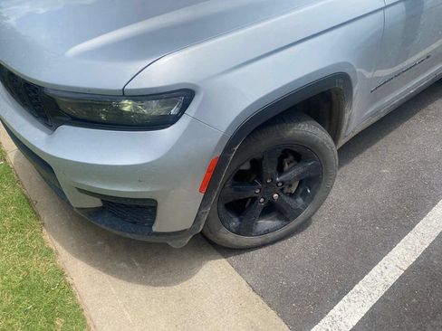 Used 2021 Jeep Grand Cherokee L Laredo AWD/4WD image 2