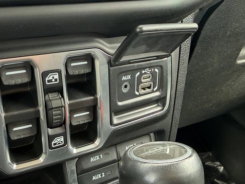 Used 2021 Jeep Gladiator Overland w/ Popular Equipment Package AWD/4WD image 29