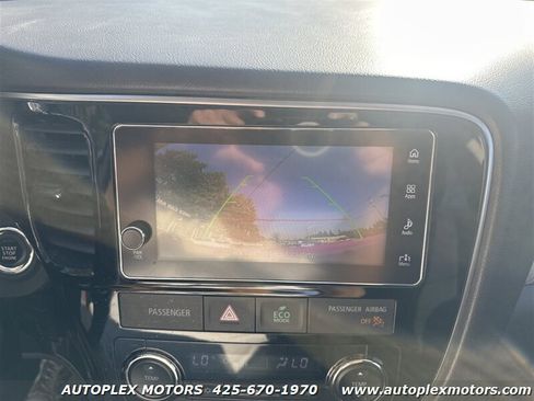 Used 2017 Mitsubishi Outlander SE image 30