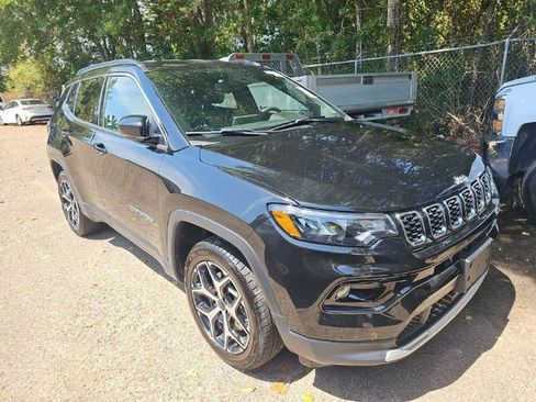 Used 2025 Jeep Compass Limited AWD/4WD image 2