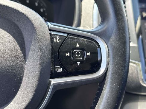 Used 2018 Volvo XC90 T6 Momentum w/ Convenience Package AWD/4WD image 10
