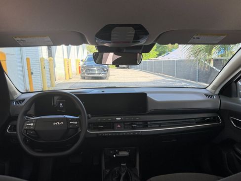 Used 2025 Kia K4 FWD image 17